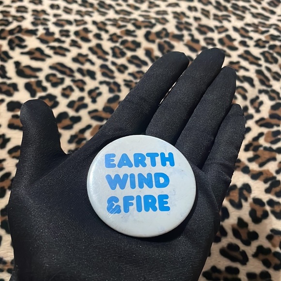 EARTH, WIND, & FIRE 🔥 Vintage Band Button Pin Pinback 70s Soul Funk Disco R&B - Picture 6 of 7